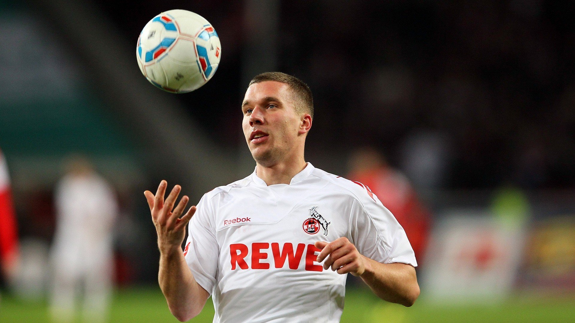 新闻中心推动绿色能源发展，绿色能源宣传稿